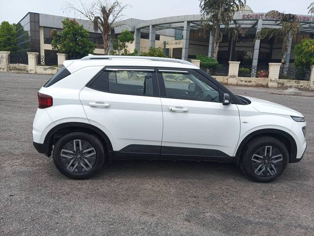 https://images10.gaadi.com/usedcar_image/4512892/original/processed_b4be075c213c5ea1facb051aa4242fa8.jpg?imwidth=6401