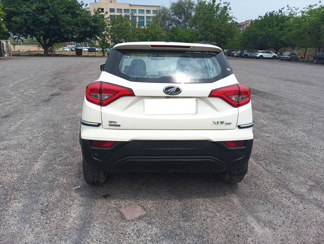 https://images10.gaadi.com/usedcar_image/4512898/original/processed_a31ba57ba2290bb587aa8d876a2d1b7e.jpg?imwidth=6402