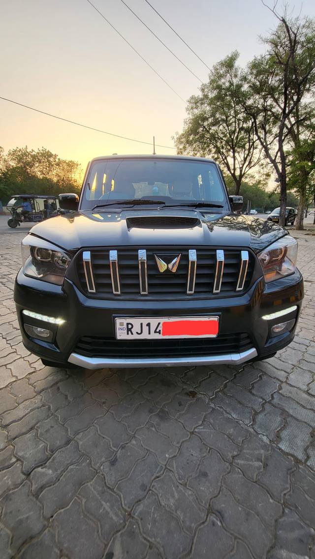 https://images10.gaadi.com/usedcar_image/4512899/original/processed_45eb43323076d02c319faf9f603fc1d8.jpg?imwidth=6400