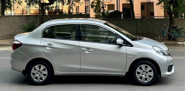 https://images10.gaadi.com/usedcar_image/4512900/original/060d31c64b63856962e29f71cc6fe29d.jpeg?imwidth=6401