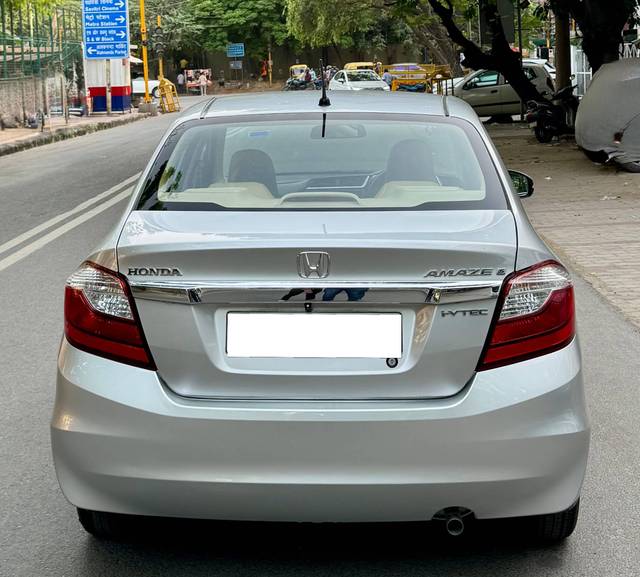 https://images10.gaadi.com/usedcar_image/4512900/original/processed_39f8c7838302bc15b6f4c38185cb35a3.jpeg?imwidth=6402