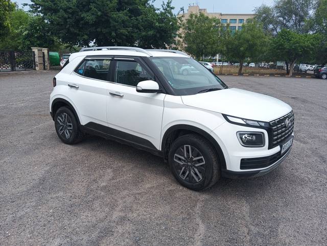 https://images10.gaadi.com/usedcar_image/4512901/original/3ce2eaedb708ef1ae7d1ec787010ec36.jpg?imwidth=6400