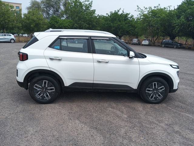 https://images10.gaadi.com/usedcar_image/4512901/original/3f3c7da9153769e6b9115e5ef13c8f16.jpg?imwidth=6401