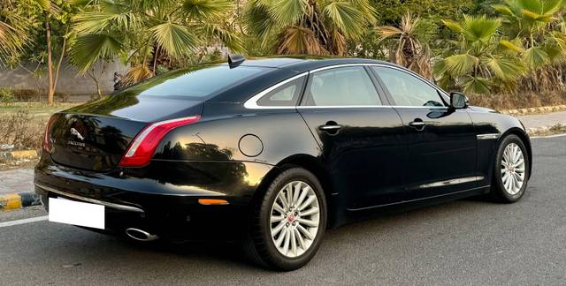 https://images10.gaadi.com/usedcar_image/4512912/original/processed_29f674f61f9f79a3c13d1b37233e17b6.jpeg?imwidth=6402