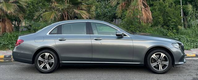 https://images10.gaadi.com/usedcar_image/4512915/original/processed_1c1fb3a976e0460a4a8b69f31c495de5.jpeg?imwidth=6401