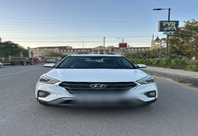 https://images10.gaadi.com/usedcar_image/4512916/original/293aa7c9-f2ac-4126-b3f2-82260321fa6b.?imwidth=6400