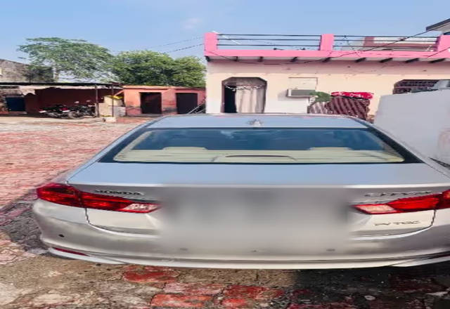 https://images10.gaadi.com/usedcar_image/4512917/original/4360a838-ca20-4697-a2a7-de0795f70ec9.?imwidth=6402