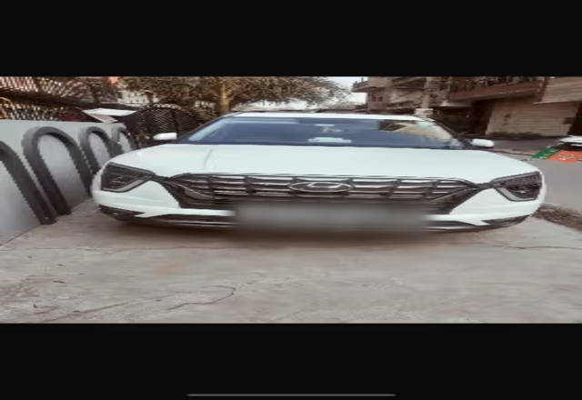 https://images10.gaadi.com/usedcar_image/4512918/original/653ac9fe-2392-48fc-bd7e-d8b7393fcc67.?imwidth=6400