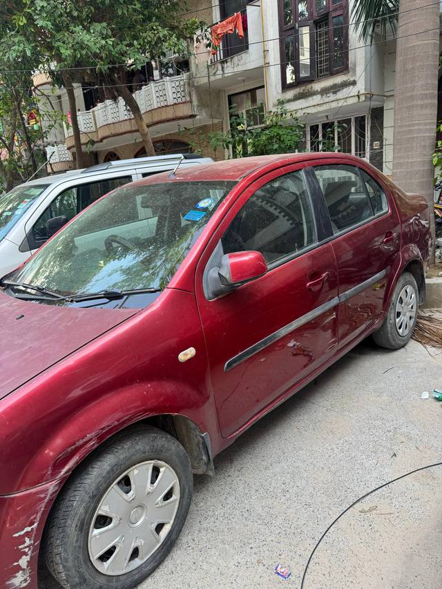 https://images10.gaadi.com/usedcar_image/4512929/original/9e5e2bd8-f8a0-4ec4-8dec-c336c9015b5d.jpg?imwidth=6401