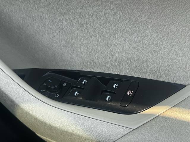 https://images10.gaadi.com/usedcar_image/4512962/original/3f48674a5407acf97597b0463aeb353f.jpg?imwidth=6402