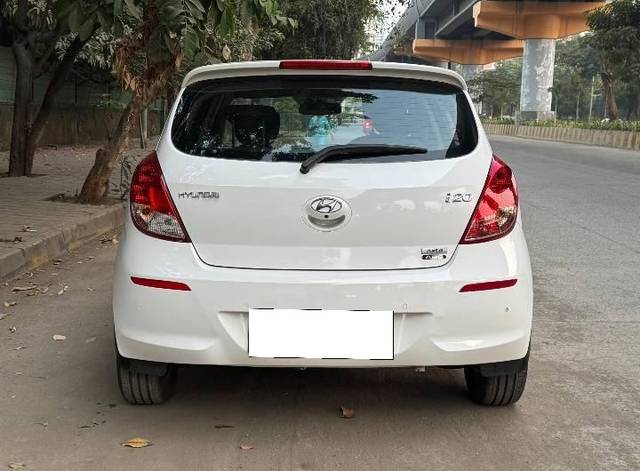 https://images10.gaadi.com/usedcar_image/4512970/original/processed_59cbe9a824e19db9b11bf502e38ae605.jpg?imwidth=6402
