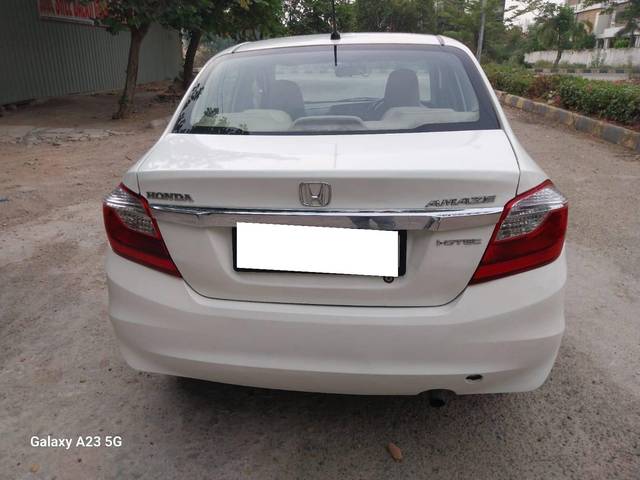 https://images10.gaadi.com/usedcar_image/4512976/original/processed_96615ee32f8dc13eb42a16460f081ad5.jpg?imwidth=6402