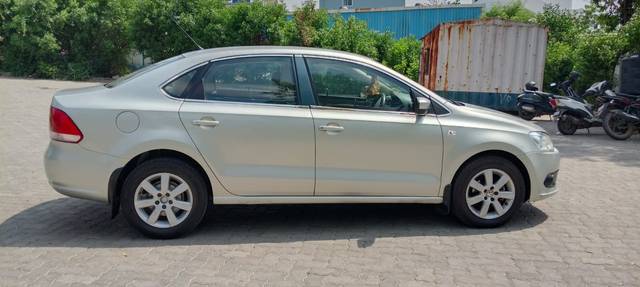 https://images10.gaadi.com/usedcar_image/4512991/original/1bbb839621403e86306138ae686febd0.jpg?imwidth=6401