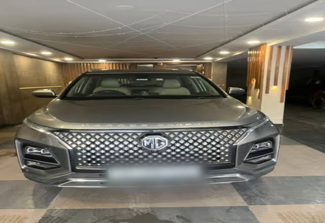https://images10.gaadi.com/usedcar_image/4513017/original/61423f13-408f-4288-992c-ea44a7f4f2de.?imwidth=6400