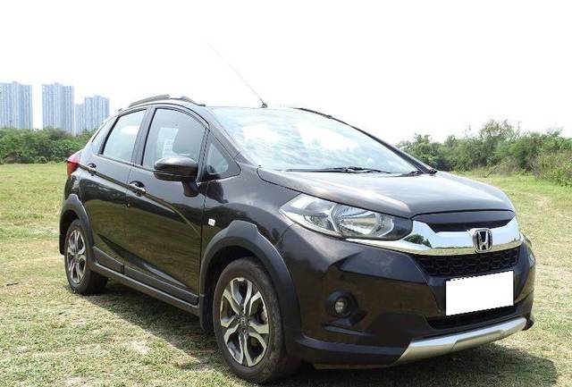 https://images10.gaadi.com/usedcar_image/4513021/original/processed_d302d0a99d42f46fdce19c30eaac033b.jpeg?imwidth=6400