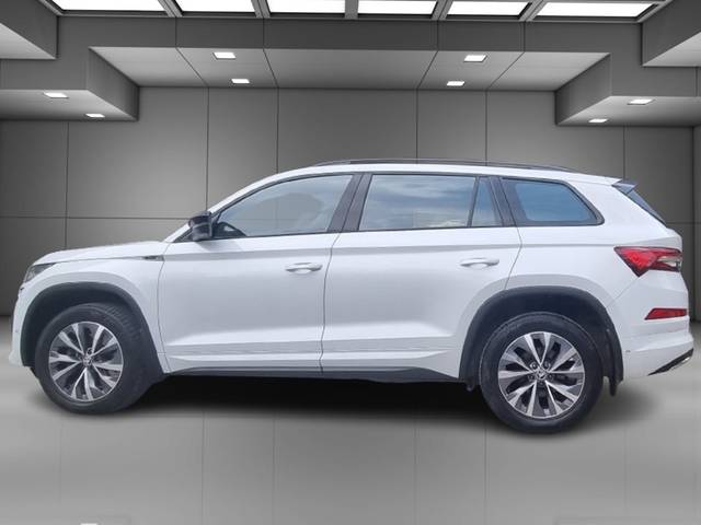 https://images10.gaadi.com/usedcar_image/4513037/original/e202e035cbde610616cb3323fbf47686.jpg?imwidth=6402