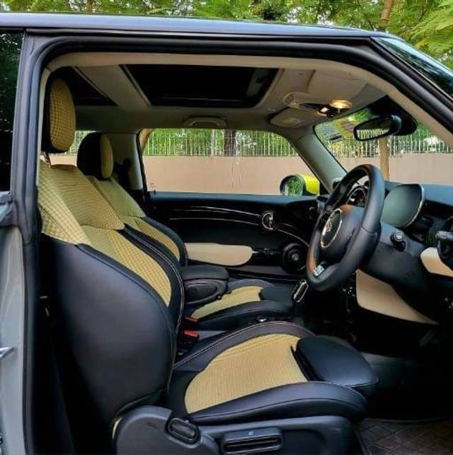 https://images10.gaadi.com/usedcar_image/4513044/original/698fda50f3248423f106da4abd725c76.jpeg?imwidth=6402