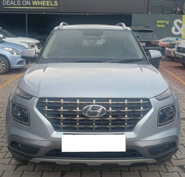 https://images10.gaadi.com/usedcar_image/4513045/original/processed_10e7190e0a354be8bbd64978694ffee7.jpg?imwidth=6400