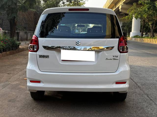 https://images10.gaadi.com/usedcar_image/4513102/original/processed_e820ce95ad8b9475a4a359f62ba2291f.jpg?imwidth=6401