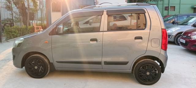 https://images10.gaadi.com/usedcar_image/4513111/original/340795a7f78b0104f3fa4da45b61a337.jpg?imwidth=6402
