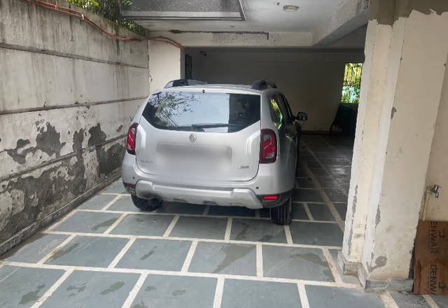 https://images10.gaadi.com/usedcar_image/4513119/original/323fa085-389d-4dd5-8857-036502e46fe7.?imwidth=6401