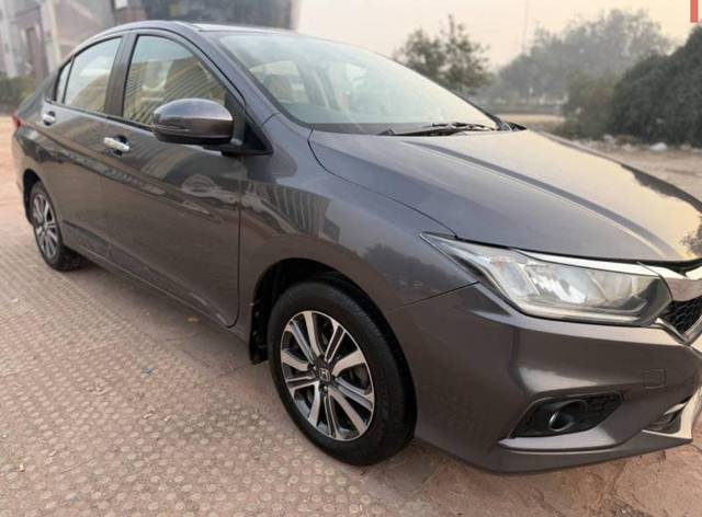 https://images10.gaadi.com/usedcar_image/4513125/original/d88f54be969ca396ffc76b81aca3bc50.jpg?imwidth=6400
