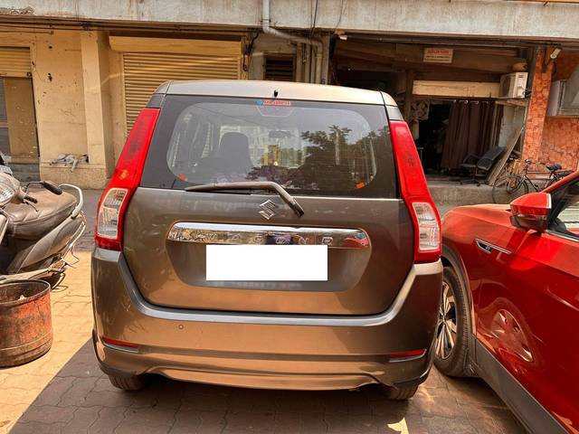 https://images10.gaadi.com/usedcar_image/4513131/original/processed_13d92624884aaadbd5904545958539e2.jpg?imwidth=6401