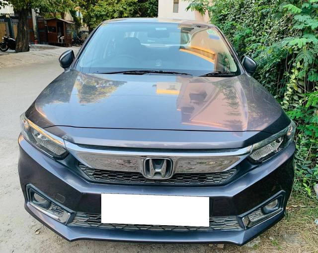 https://images10.gaadi.com/usedcar_image/4513133/original/processed_446df9e9be3cf35e93fe95ca9f40e3a0.jpg?imwidth=6401