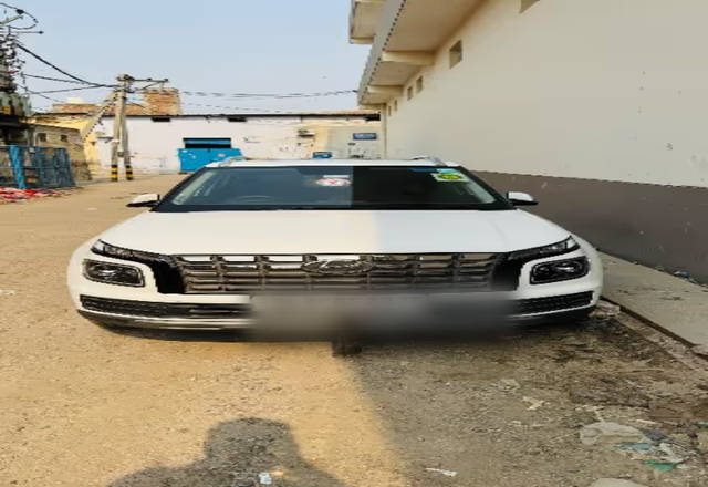 https://images10.gaadi.com/usedcar_image/4513141/original/d708b0ac-9616-455c-bb8f-1c3d73f44d88.?imwidth=6400