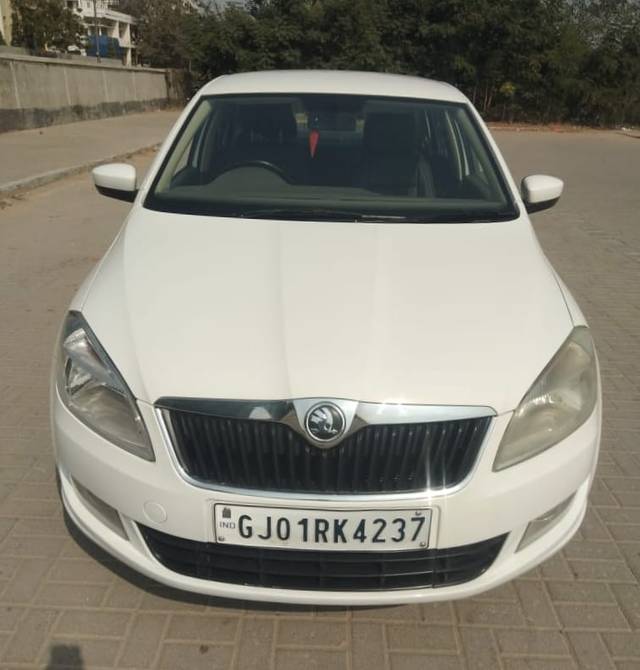 https://images10.gaadi.com/usedcar_image/4513142/original/63e7bd96ab897a0c9c8f1e80aa8467f3.jpg?imwidth=6402