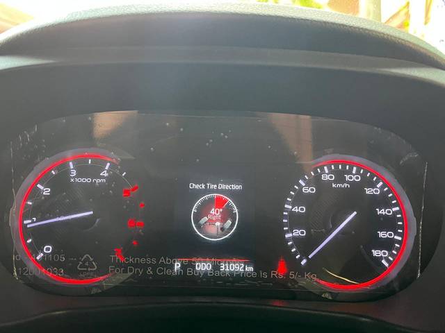 https://images10.gaadi.com/usedcar_image/4513162/original/40d63f0b1b831436fb2b6282cbb8de80.jpg?imwidth=6402