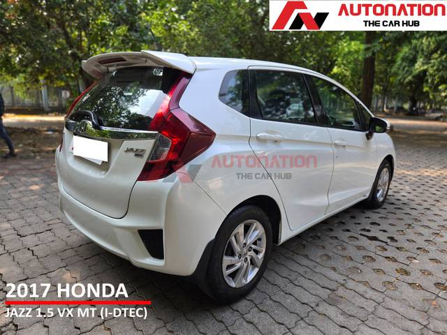 https://images10.gaadi.com/usedcar_image/4513167/original/processed_acdc1b498109f12256fd55554c7de8d5.jpg?imwidth=6402