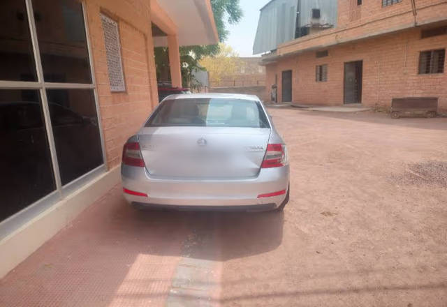 https://images10.gaadi.com/usedcar_image/4513200/original/bed70490-7d26-4d88-bbbb-f603250792e8.?imwidth=6401