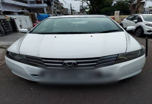 https://images10.gaadi.com/usedcar_image/4513220/original/cb1cb36c-a858-44f3-8716-5281e307c90c.?imwidth=6400