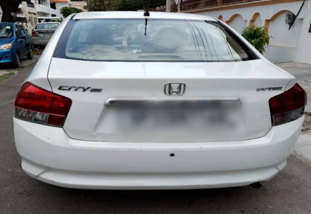 https://images10.gaadi.com/usedcar_image/4513220/original/dcd1484f-14f8-4be3-933a-38d7ed3961e6.?imwidth=6401