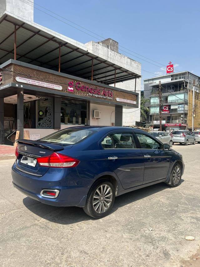 https://images10.gaadi.com/usedcar_image/4513238/original/processed_f030be00cf409e126702fa4a652f257b.jpg?imwidth=6402