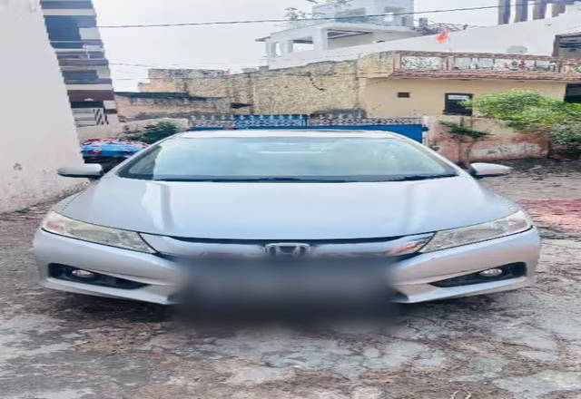 https://images10.gaadi.com/usedcar_image/4513242/original/83dd7f05-fc2b-4770-83a9-6fa6350a5e02.?imwidth=6400