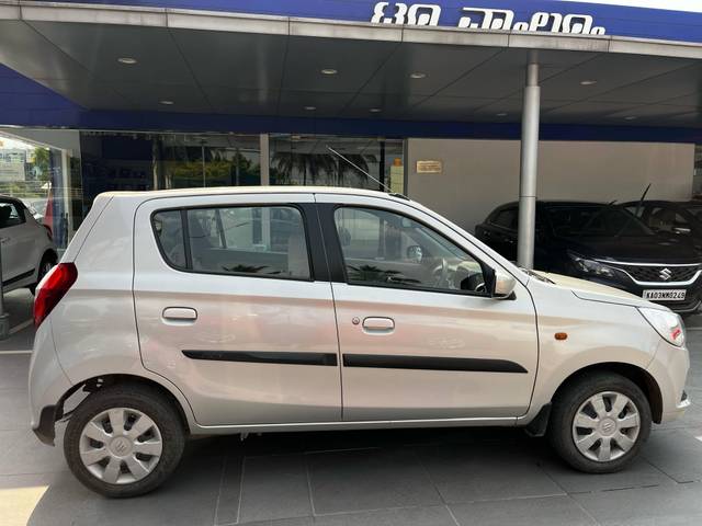 https://images10.gaadi.com/usedcar_image/4513245/original/processed_377d35cee37d0ce480d6ff79d8b8b10e.jpg?imwidth=6402
