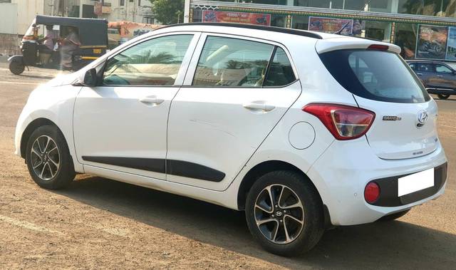 https://images10.gaadi.com/usedcar_image/4513274/original/processed_8e94b3731dc2a8cf5f9d9eae9d7728be.jpeg?imwidth=6401