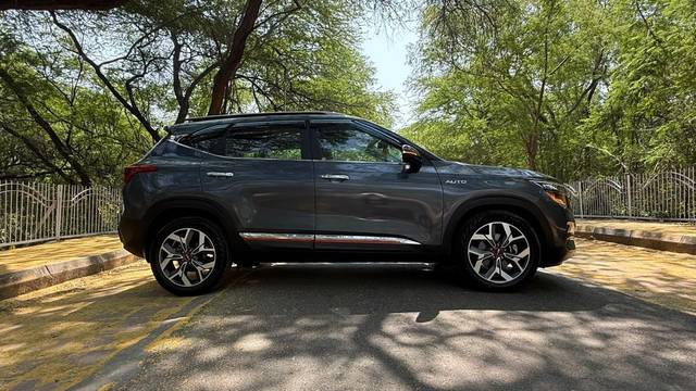 https://images10.gaadi.com/usedcar_image/4513278/original/processed_92aabf5b4747bf3a320a32a13809f80d.jpg?imwidth=6401