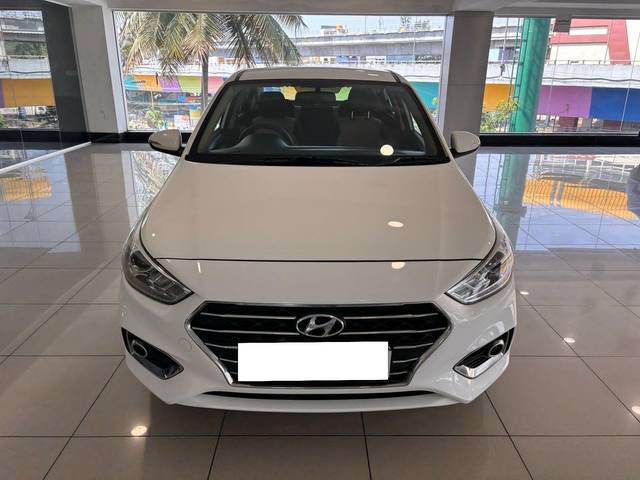 https://images10.gaadi.com/usedcar_image/4513290/original/processed_344fcb2f4a925cdbbbd62b690814f056.jpg?imwidth=6400