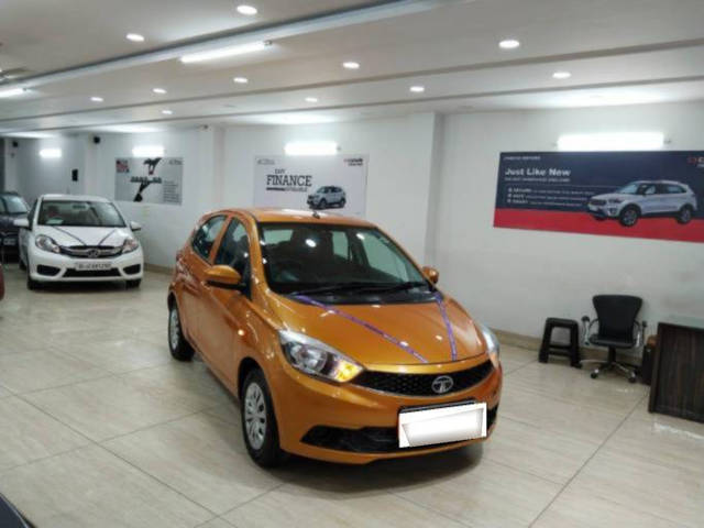 https://images10.gaadi.com/usedcar_image/4513297/original/processed_f8b23abceb353776621e7b09d398913d.png?imwidth=6400