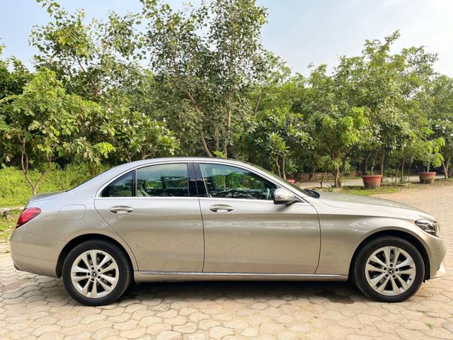 https://images10.gaadi.com/usedcar_image/4513299/original/4c7d580ced400b3983e497fa584ecbb9.jpg?imwidth=6401