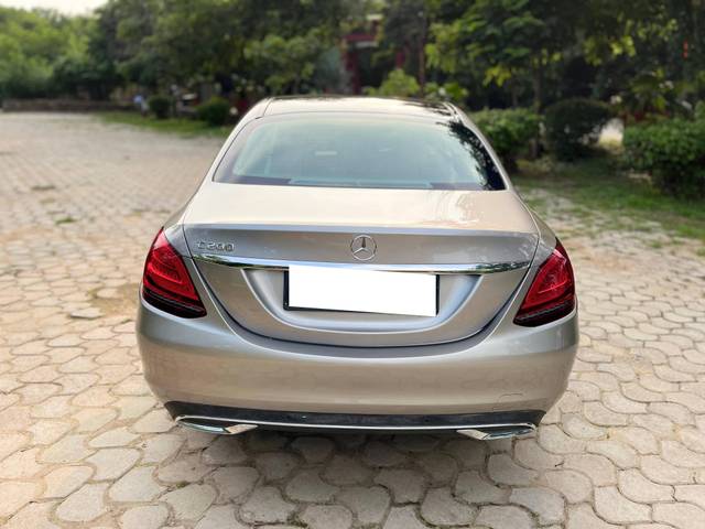 https://images10.gaadi.com/usedcar_image/4513299/original/processed_58b5258559365db2679deee7366f3e76.jpg?imwidth=6402