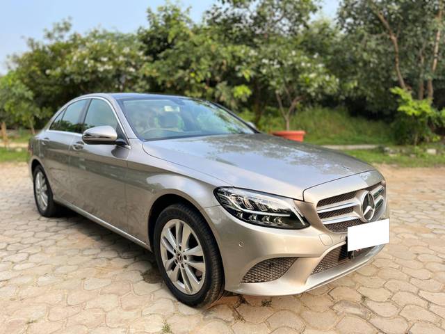 https://images10.gaadi.com/usedcar_image/4513299/original/processed_8893acbddff0cdfe1eb1f34a509dfa59.jpg?imwidth=6400