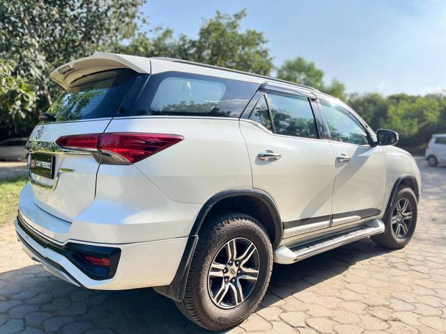 https://images10.gaadi.com/usedcar_image/4513353/original/processed_dabee10fe9ec9f52a8edae37bc566007.jpg?imwidth=6402