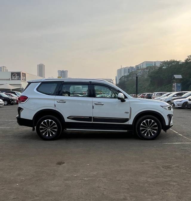 https://images10.gaadi.com/usedcar_image/4513356/original/cf7aca8500e17f9dd967e6dcef80bf0a.jpg?imwidth=6401