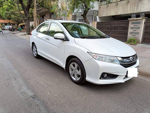 https://images10.gaadi.com/usedcar_image/4513365/original/processed_4286a5523f04cb671ef6bbd8b2a3c990.jpeg?imwidth=6400