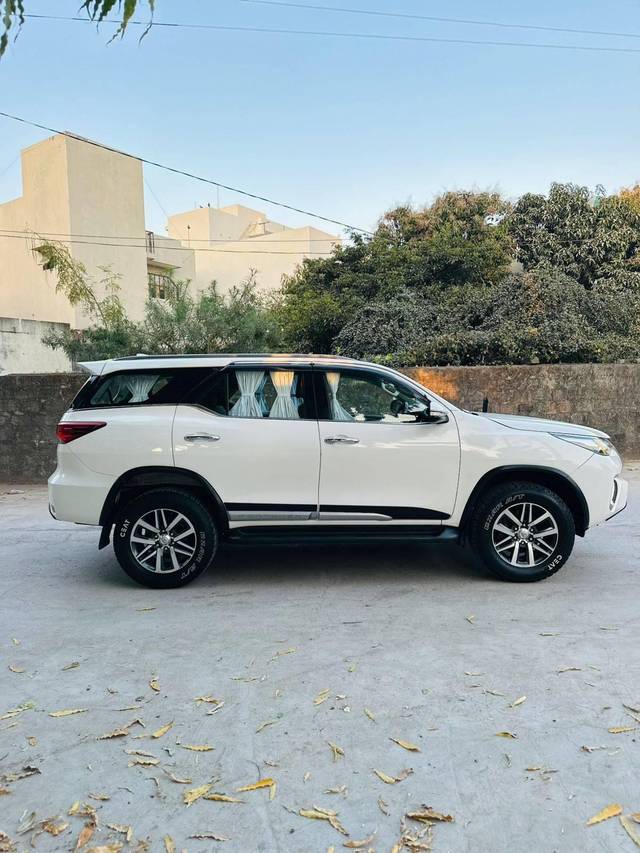 https://images10.gaadi.com/usedcar_image/4513366/original/processed_078a18b69f70d2e24025083ae5aef24d.jpg?imwidth=6401