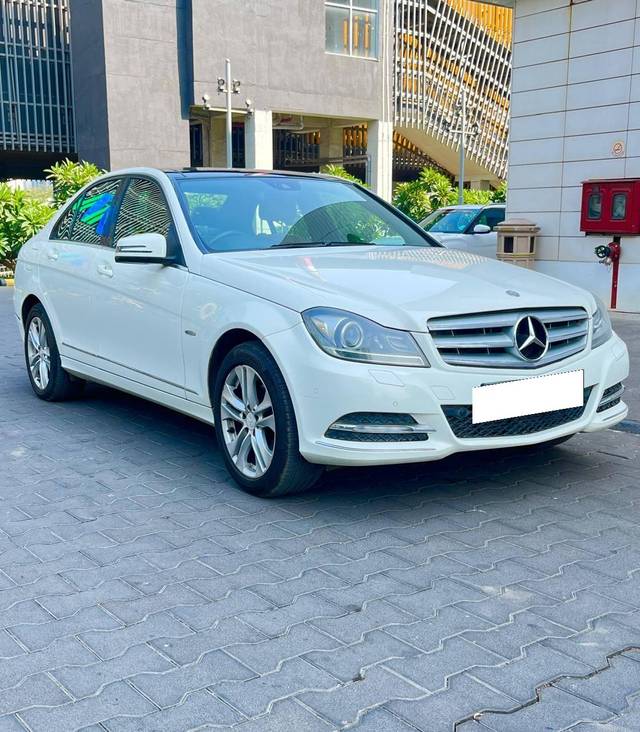 https://images10.gaadi.com/usedcar_image/4513374/original/processed_9731df5ad8df03009d14ce029d31bb07.jpg?imwidth=6400